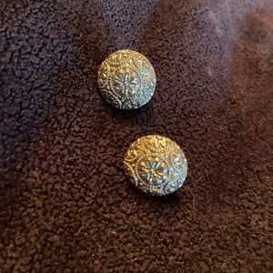 Gold Floral Button Set